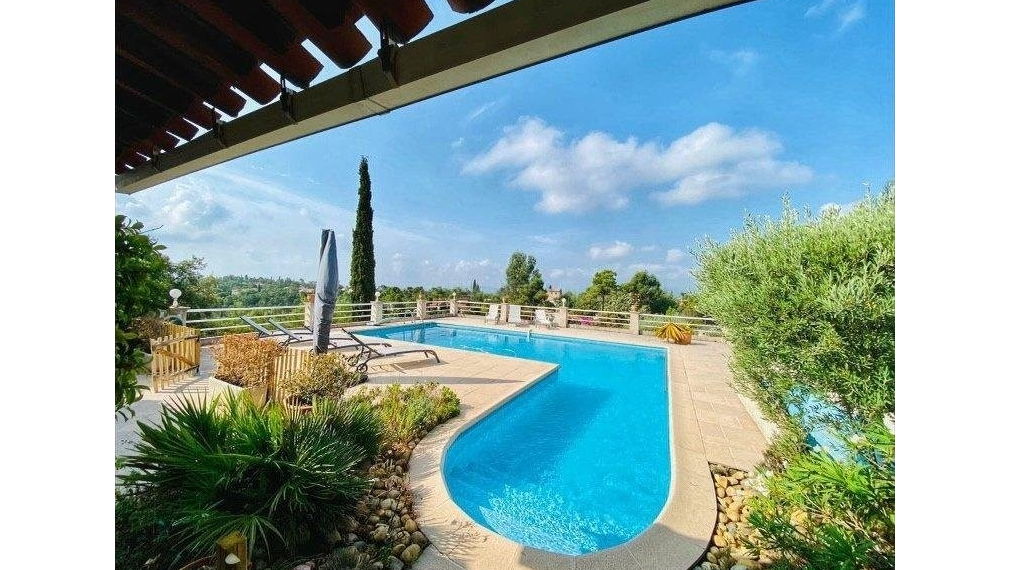 P R E D A J │5i RD na kopci s bazénom a výhľadom│Francúzska riviéra│Fréjus