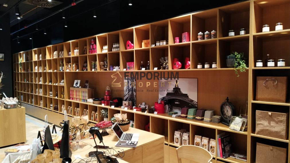 P R E D A N É │Obchod s francúzskymi delikatesami v centre Nivy