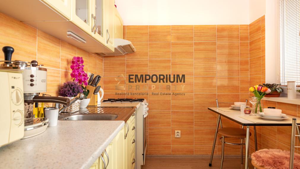 P R E D A N É │1,5i byt vo Vrakuni s klimatizáciou a výhľadom na Kamzík