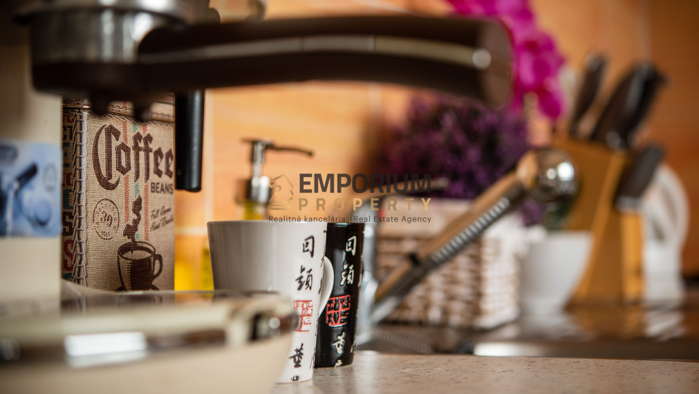 P R E D A N É │1,5i byt vo Vrakuni s klimatizáciou a výhľadom na Kamzík