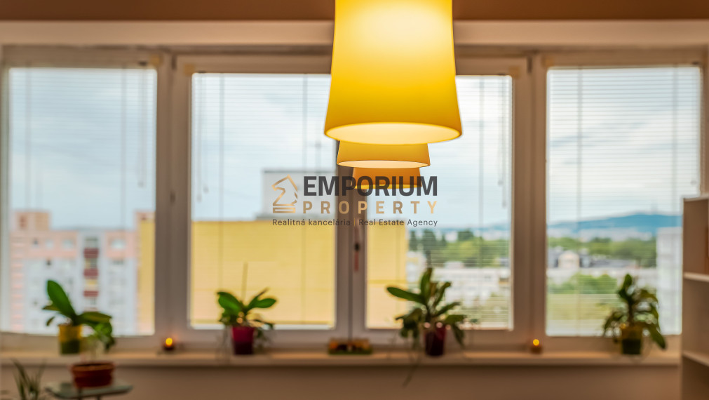 P R E D A N É │1,5i byt vo Vrakuni s klimatizáciou a výhľadom na Kamzík