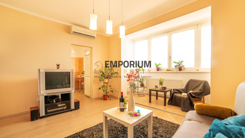 P R E D A N É │1,5i byt vo Vrakuni s klimatizáciou a výhľadom na Kamzík