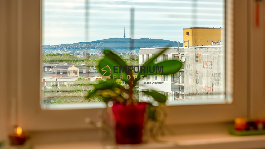 P R E D A N É │1,5i byt vo Vrakuni s klimatizáciou a výhľadom na Kamzík