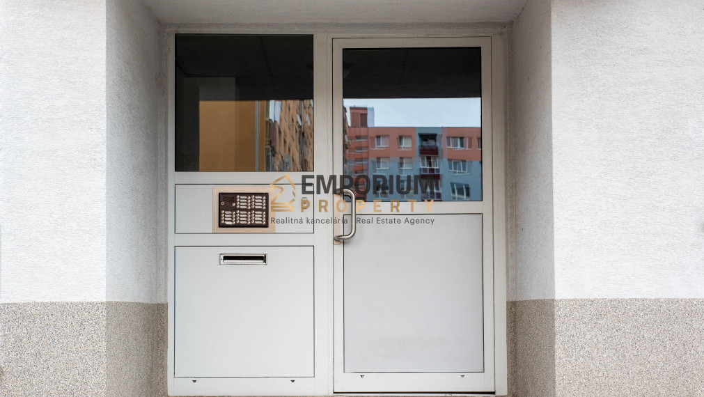 P R E D A N É │1,5i byt vo Vrakuni s klimatizáciou a výhľadom na Kamzík