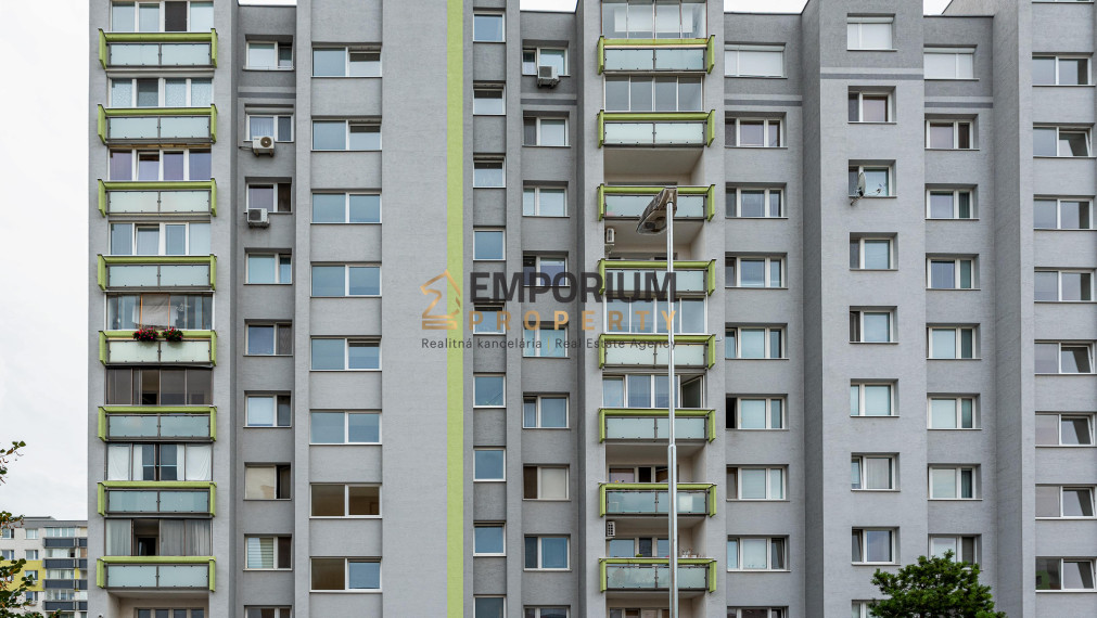 P R E D A N É │1,5i byt vo Vrakuni s klimatizáciou a výhľadom na Kamzík