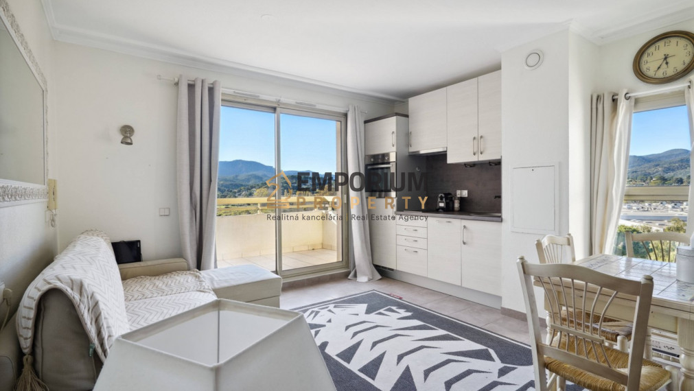 P R E D A J │1,5i byt na golfovom ihrisku s bazénom│Francúzska riviéra│Cannes