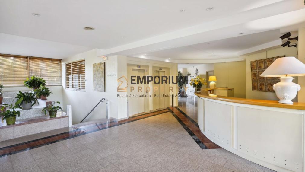 P R E D A J │1,5i byt na golfovom ihrisku s bazénom│Francúzska riviéra│Cannes