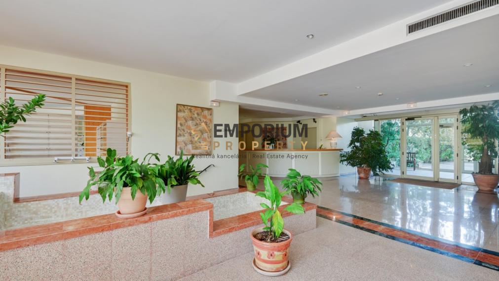 P R E D A J │1,5i byt na golfovom ihrisku s bazénom│Francúzska riviéra│Cannes