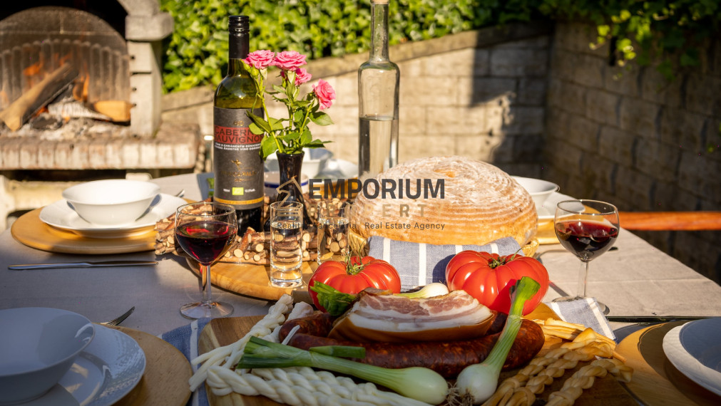 P R E N Á J O M │Priestranná rázovitá chalupa prevoňaná tradíciou v centre B. Štiavnice│3 D