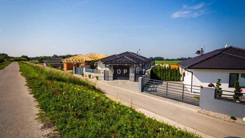 K Ú P A │Hľadáme "áčkový" stavebný pozemok na úpätí Karpát