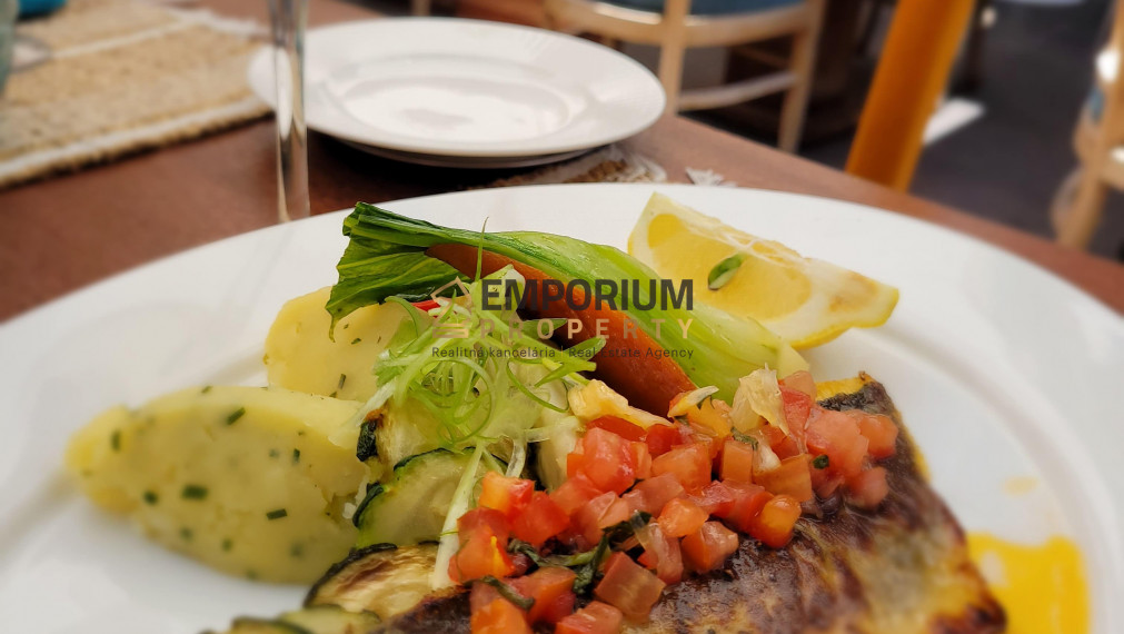 P R E D A J │5i RD na kopci s bazénom a výhľadom│Francúzska riviéra│Fréjus