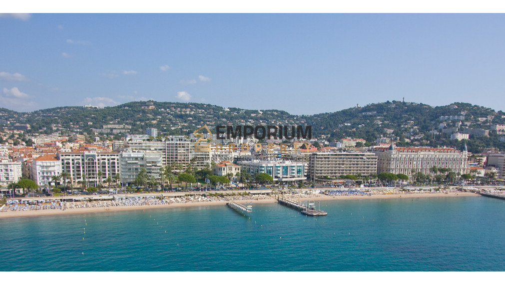 P R E D A J │5i RD na kopci s bazénom a výhľadom│Francúzska riviéra│Fréjus