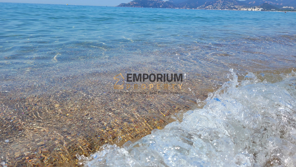 P R E D A J │5i RD na kopci s bazénom a výhľadom│Francúzska riviéra│Fréjus