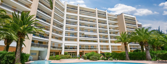 R E Z E R V O V A  N É │EMPORIUM PROPERTY│1,5i byt na golfovom ihrisku s bazénom│Francúzska riviéra│Cannes