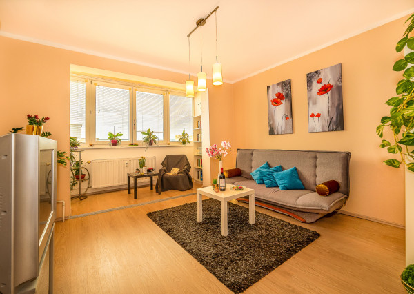 P R E D A N É │1,5i byt vo Vrakuni s klimatizáciou a výhľadom na Kamzík